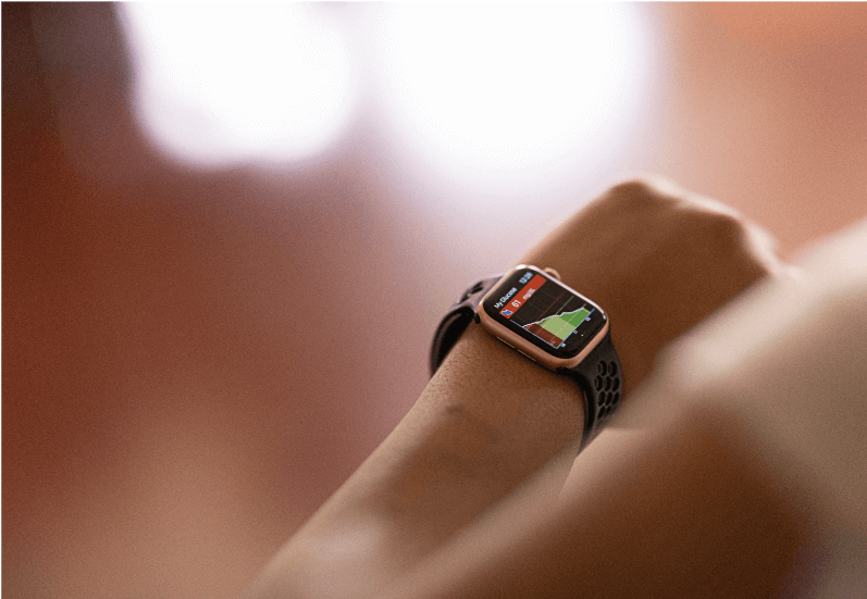 Smartwatch displaying a glucose levels using the Eversense 365 CGM system